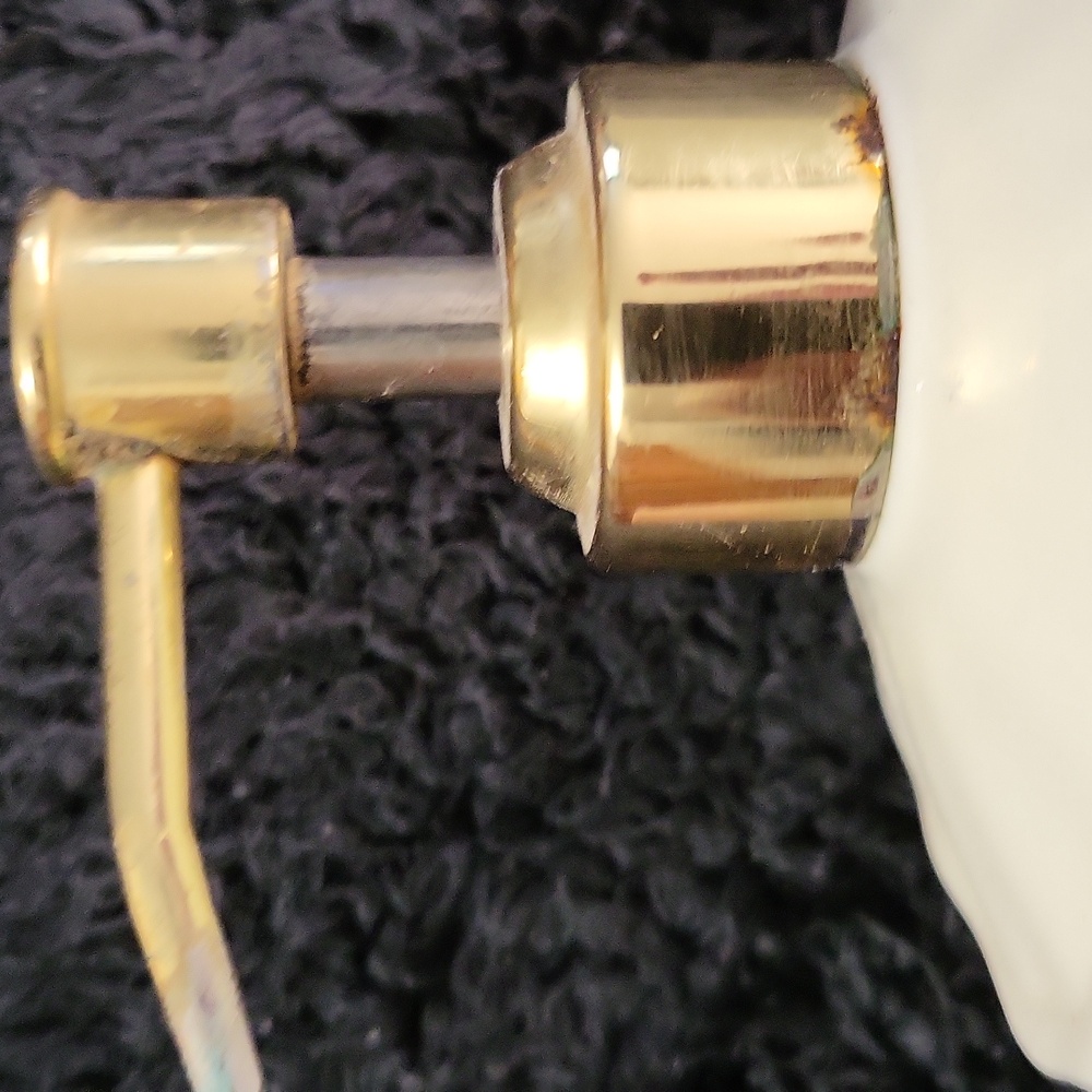 Elegant Gold and Black Soap Dispenser - Picture 5 of 5